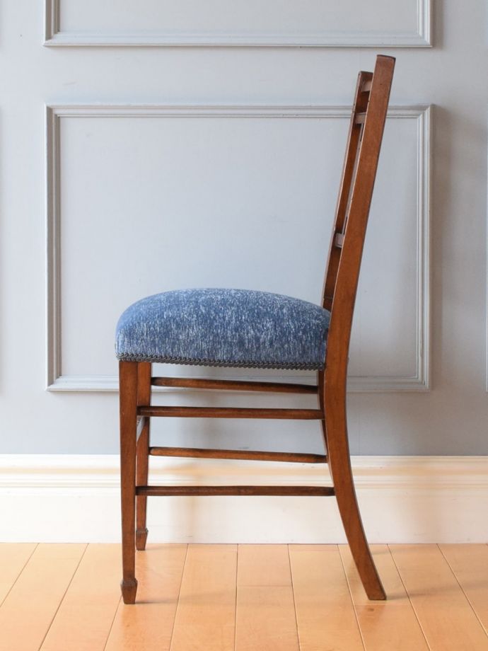 アンティークの椅子の側面