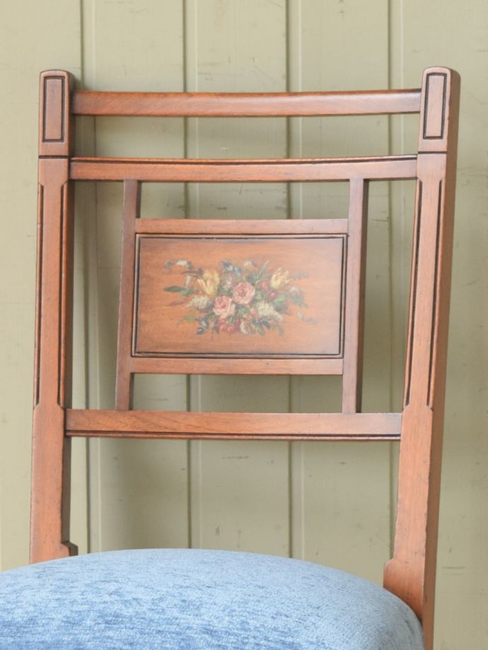 背もたれが美しいアンティークの椅子