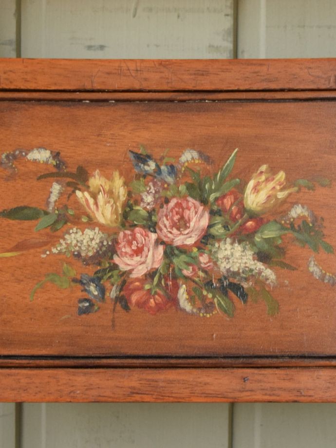 英国アンティークらしい装飾