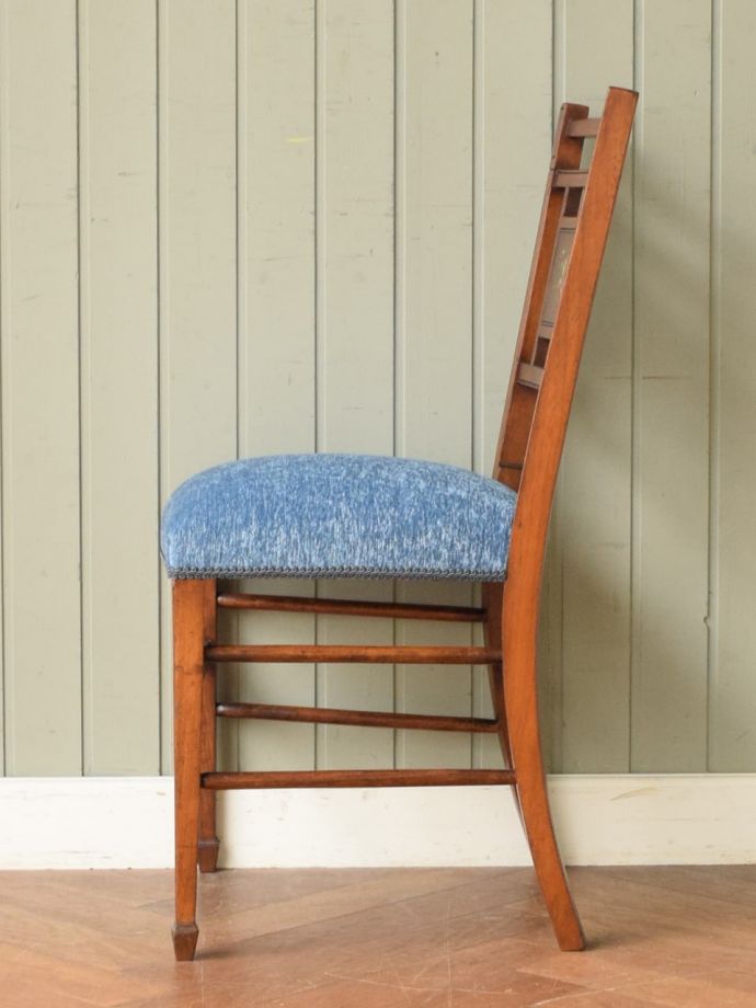 アンティークの椅子の側面