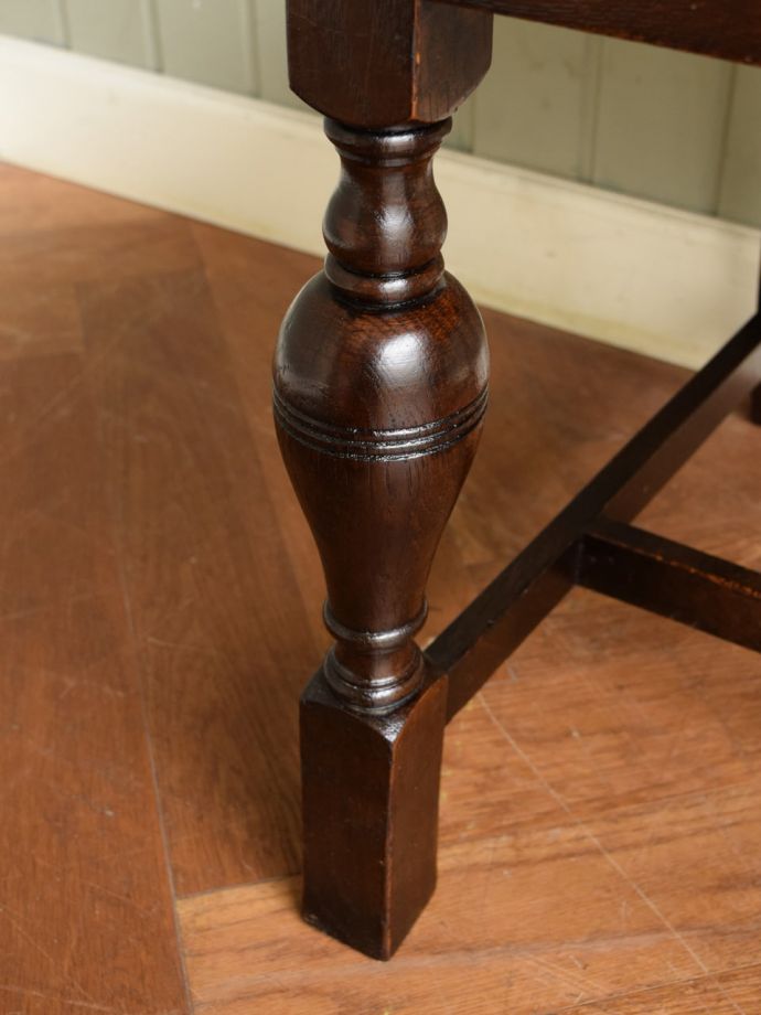 アンティークチェアの脚