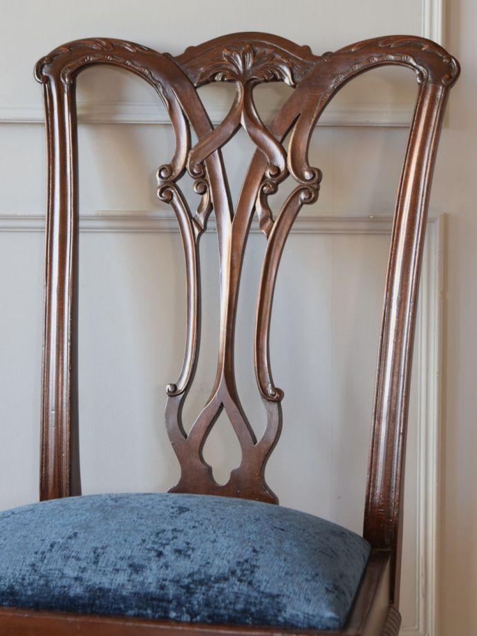 背もたれが美しいアンティークの椅子