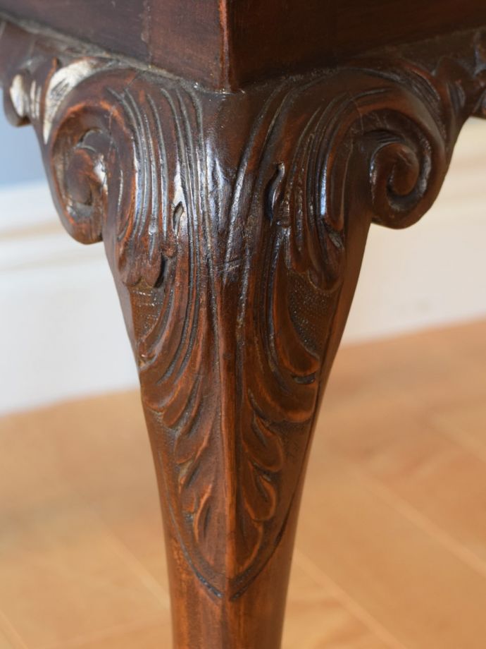 アンティークチェアの装飾