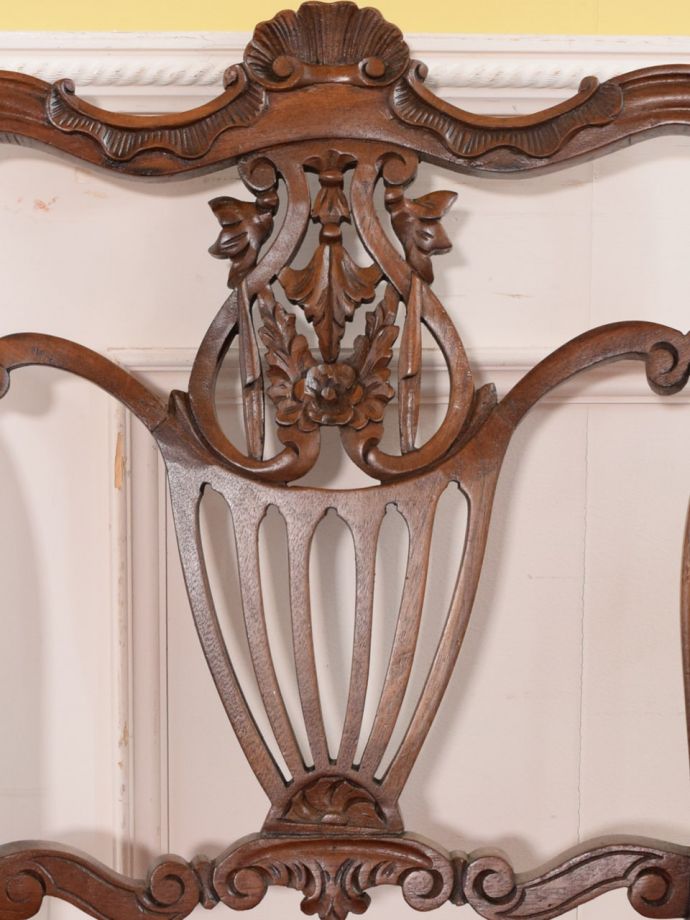 英国アンティークらしい装飾