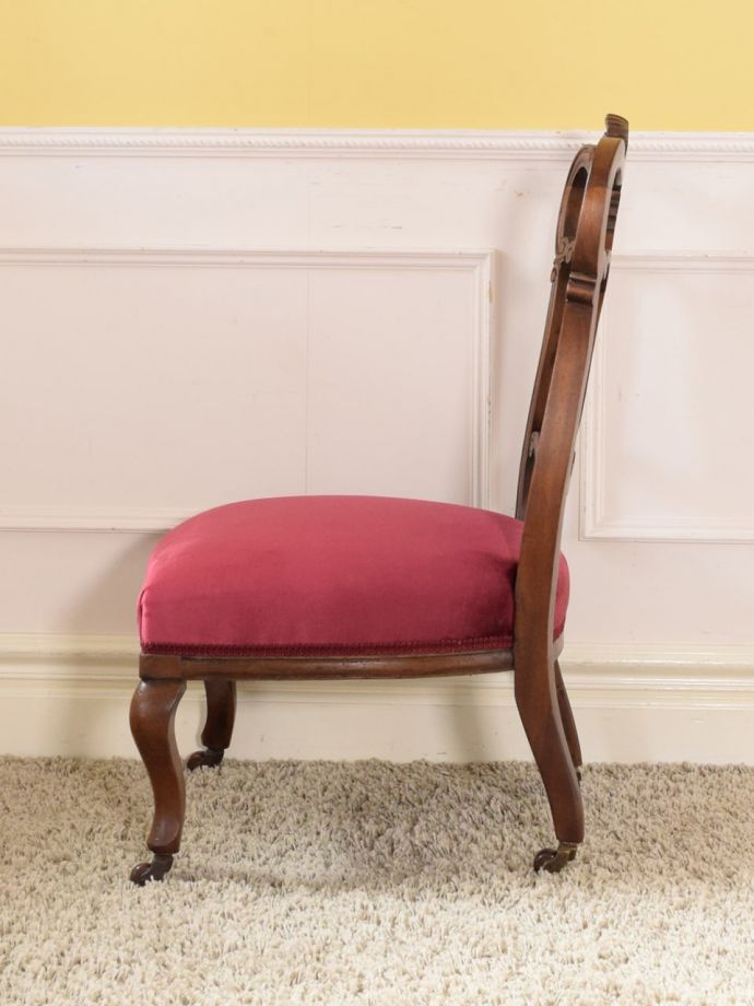 アンティークの椅子の側面