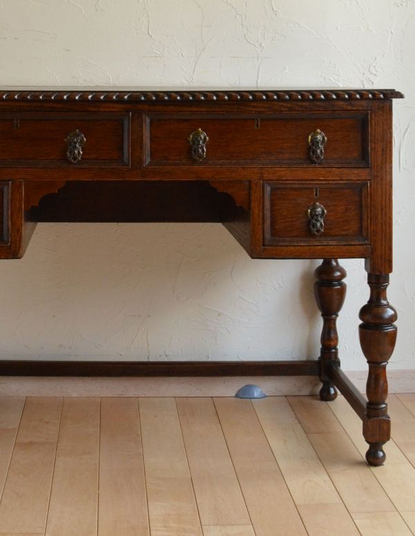 クラシックなアンティーク家具、素敵なライティングデスク（机）(q-465