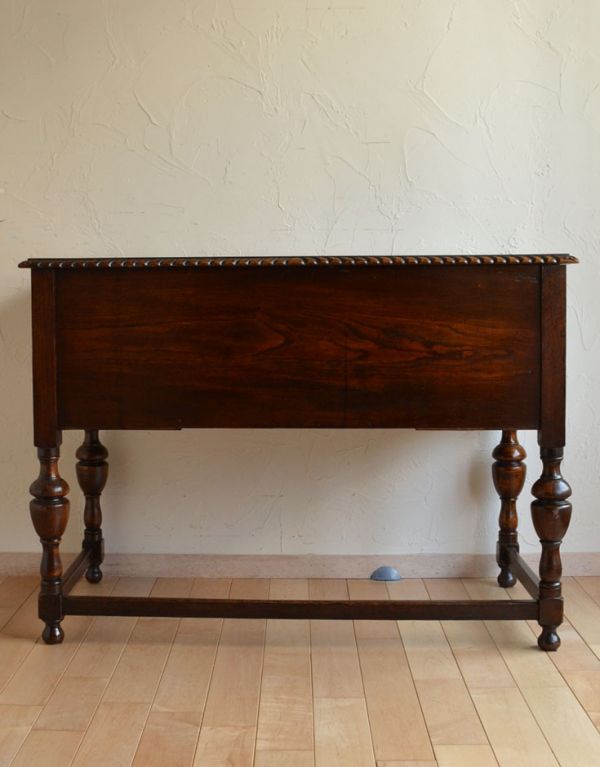 クラシックなアンティーク家具、素敵なライティングデスク（机）(q-465