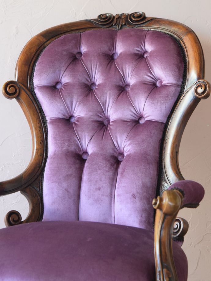 背もたれが美しいアンティークの椅子