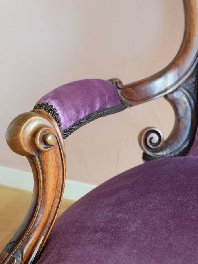 アンティークの椅子のアーム