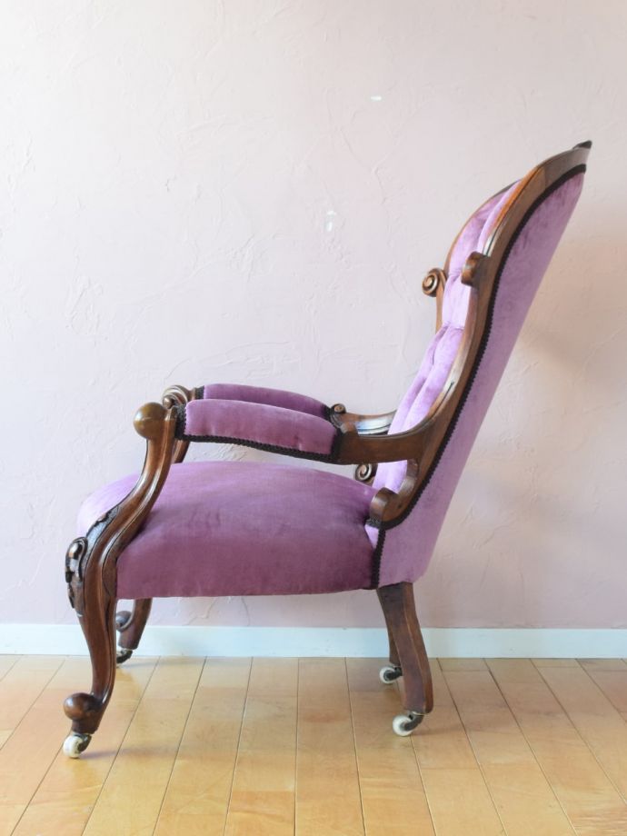 アンティークの椅子の側面