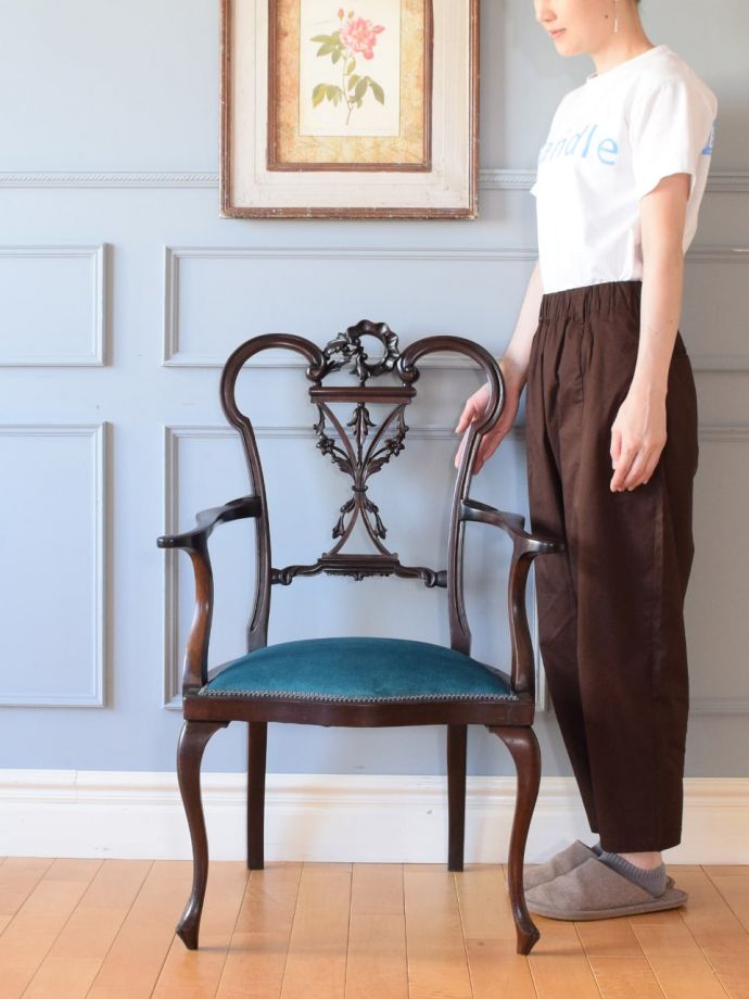 英国アンティークのサロンチェア