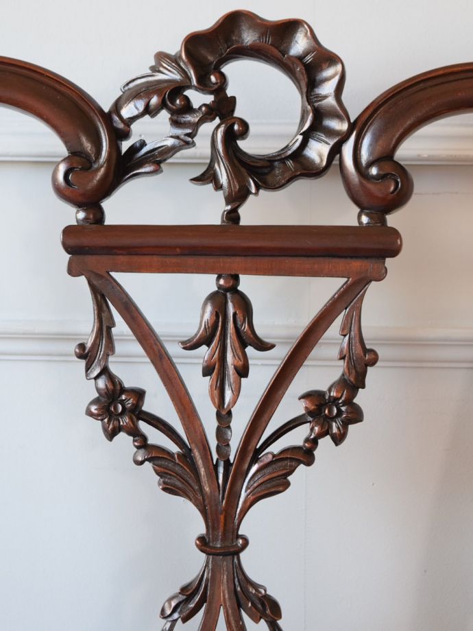 英国アンティークらしい装飾