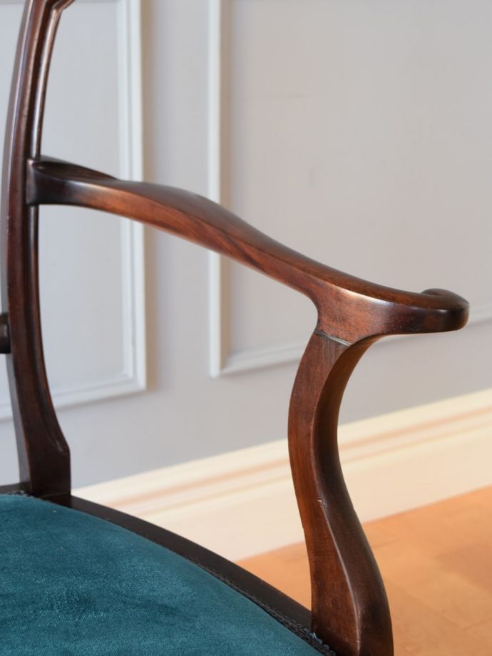 アンティークの椅子のアーム