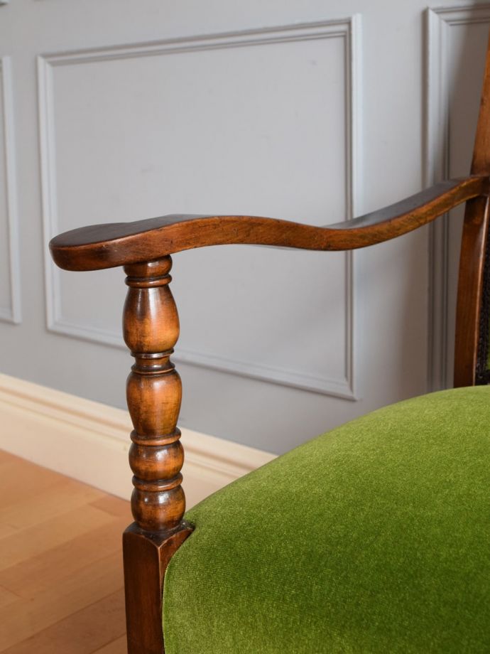 アンティークチェアのアーム