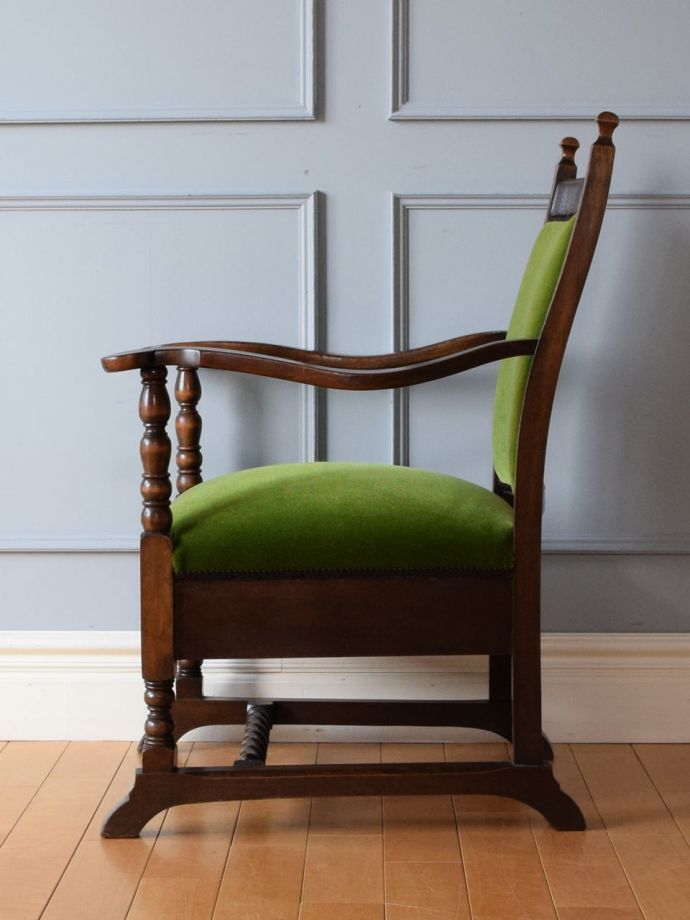 アンティークの椅子の側面