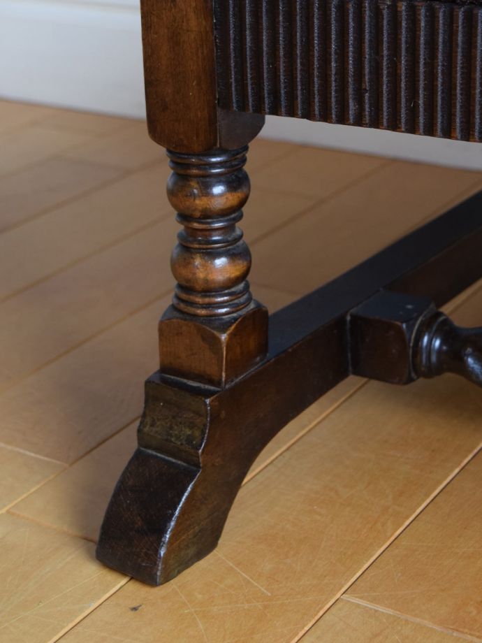 アンティークチェアの脚