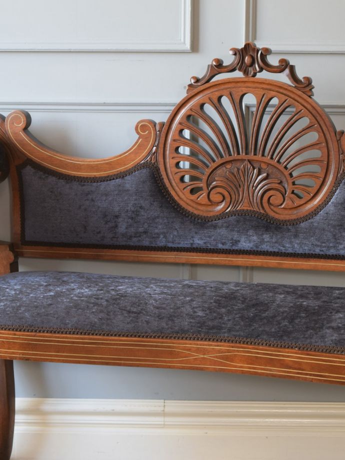 背もたれが美しいアンティークの椅子