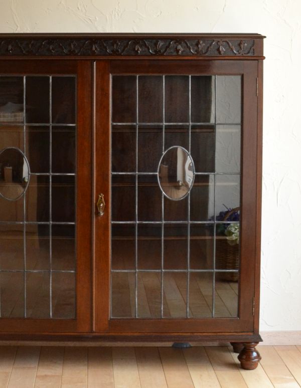 アンティークのキャビネット　アンティーク家具　書斎に使ってみたいアンティーク家具、英国輸入のブックケース（本棚）。幅が広くて、存在感と迫力があります。(q-469-f)
