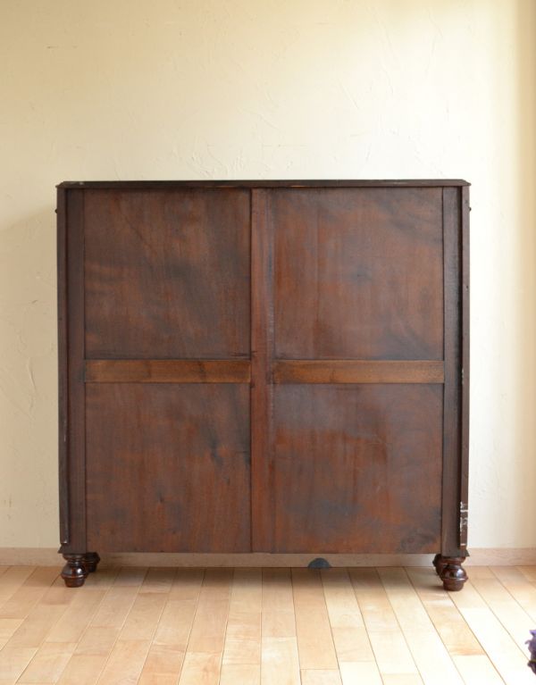 アンティークのキャビネット　アンティーク家具　書斎に使ってみたいアンティーク家具、英国輸入のブックケース（本棚）。キチンとメンテナンスをしているので、裏もキレイな状態です。(q-469-f)