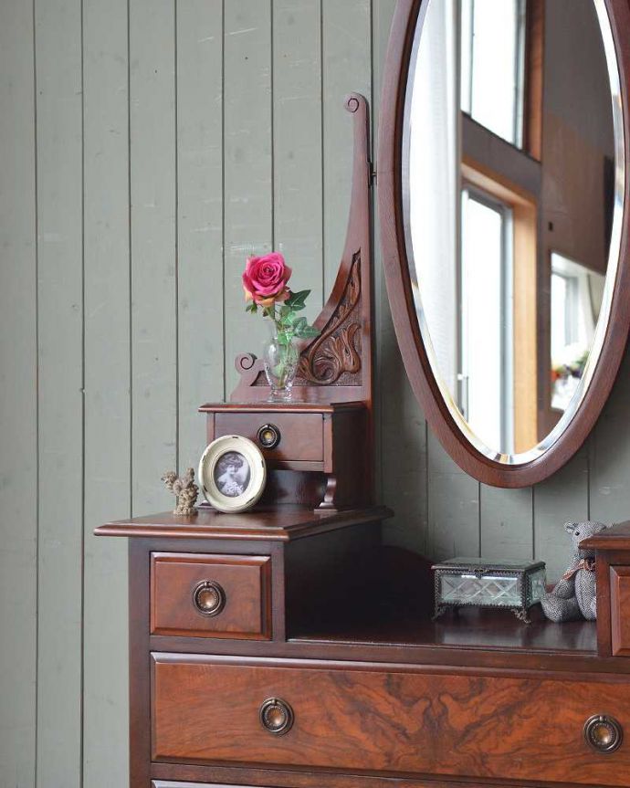 ドレッサーの美しい杢目