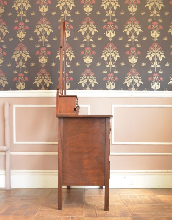 アンティークのドレッサー　アンティーク家具　英国デザインのアンティーク家具、大きな鏡付きのドレッシングチェスト。木製で丈夫です。(q-470-f)