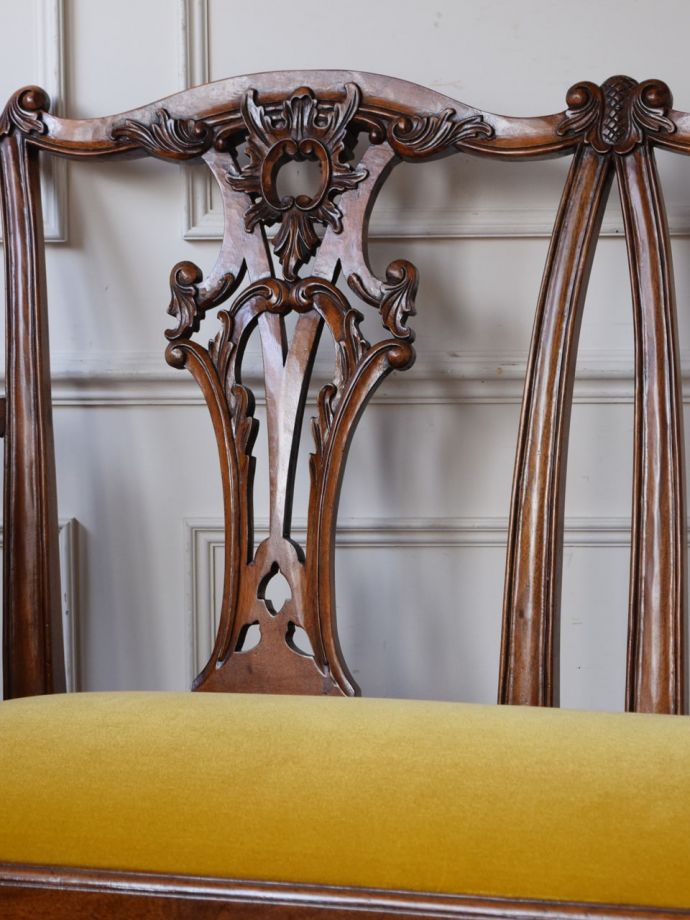 背もたれが美しいアンティークの椅子