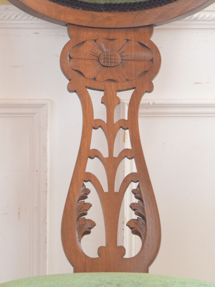 英国アンティークらしい装飾