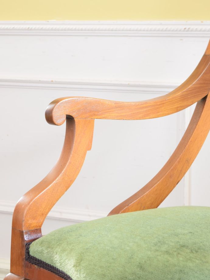 アンティークの椅子のアーム