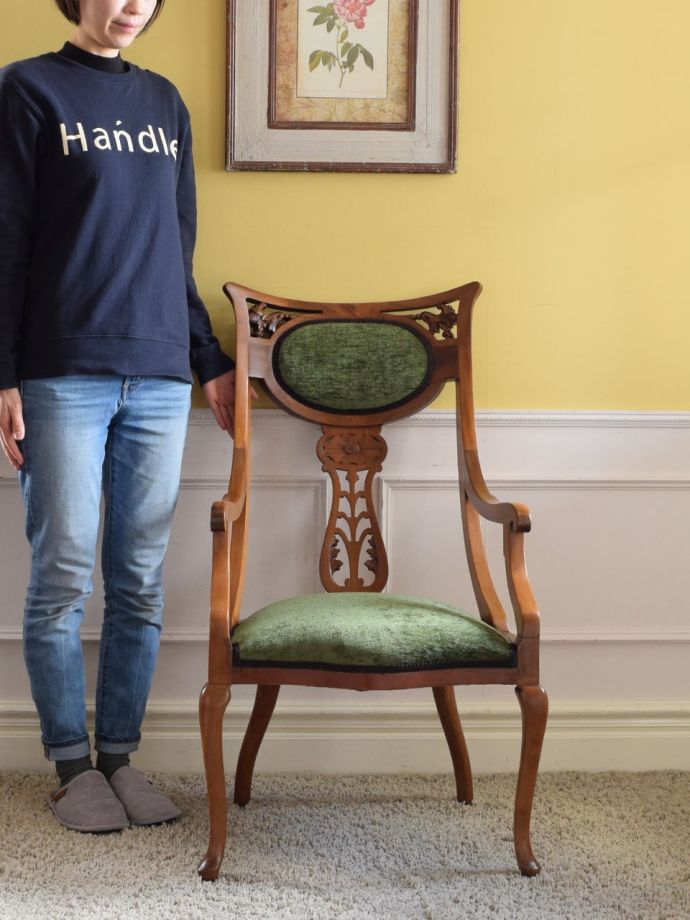 英国アンティークのサロンチェア