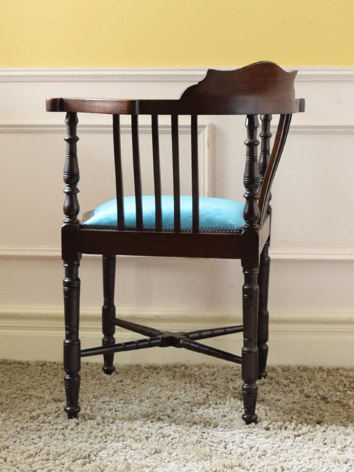 アンティークの椅子の側面