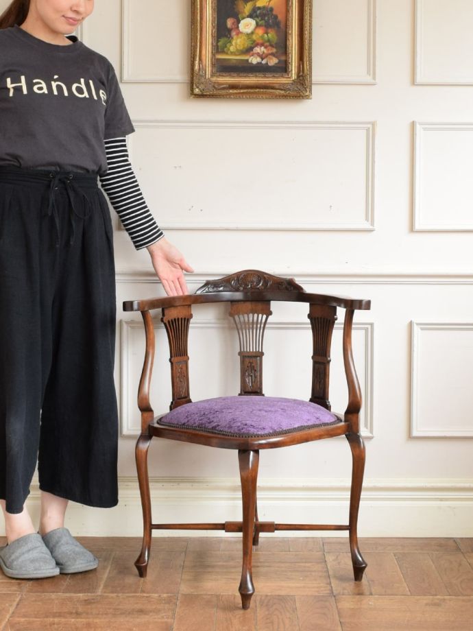 英国アンティークの椅子、コーナーチェア