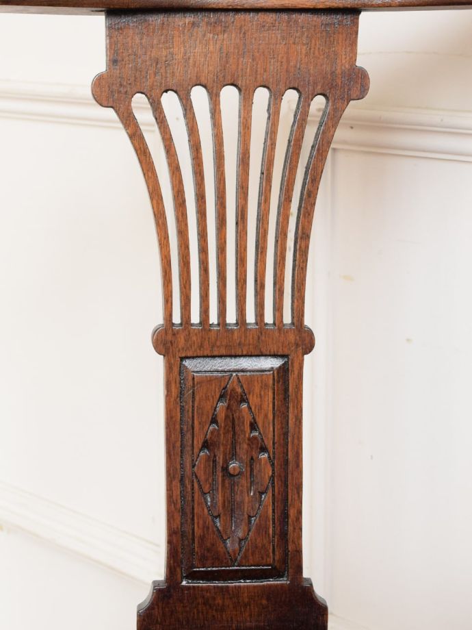 コーナーチェアの華やかな装飾