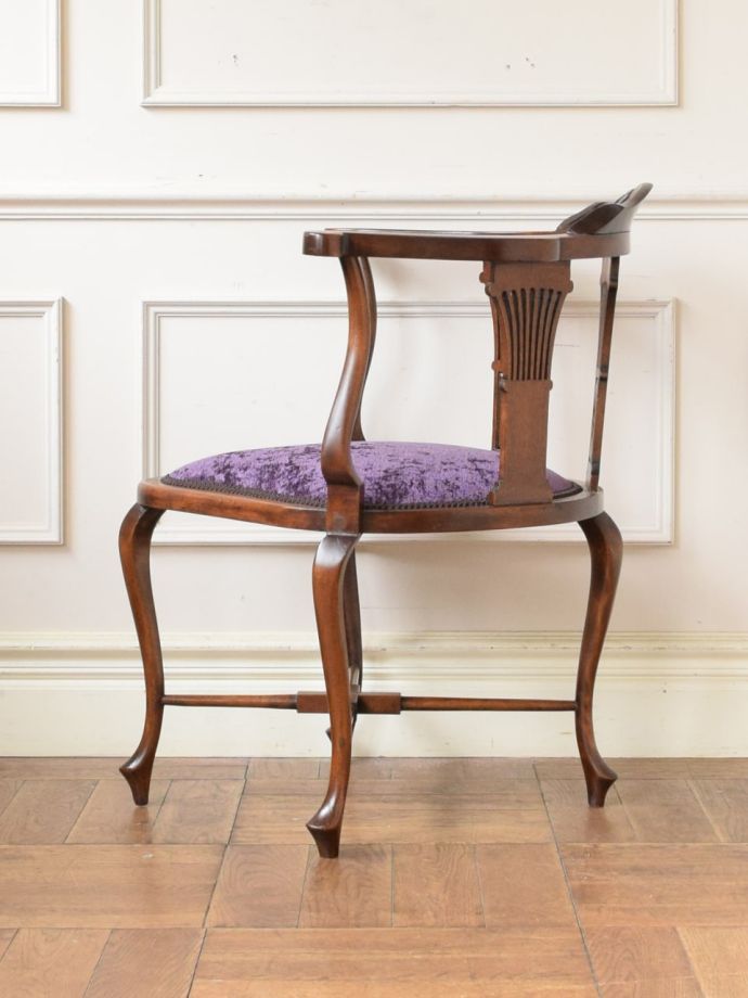 アンティークの椅子の側面