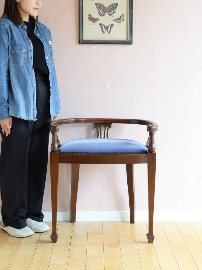 英国アンティークのサロンチェア