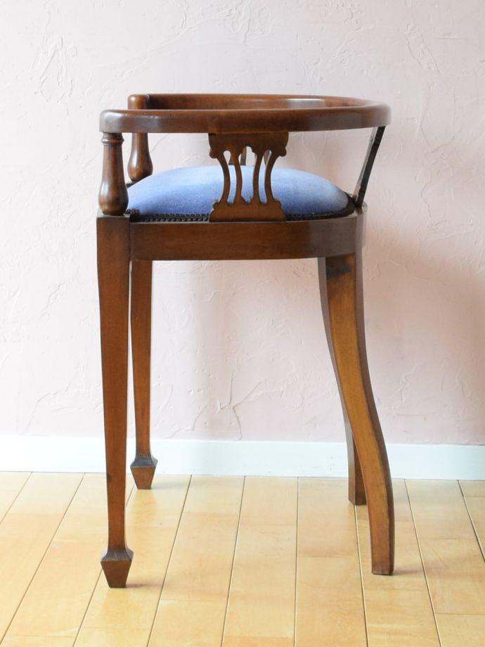 アンティークの椅子の側面