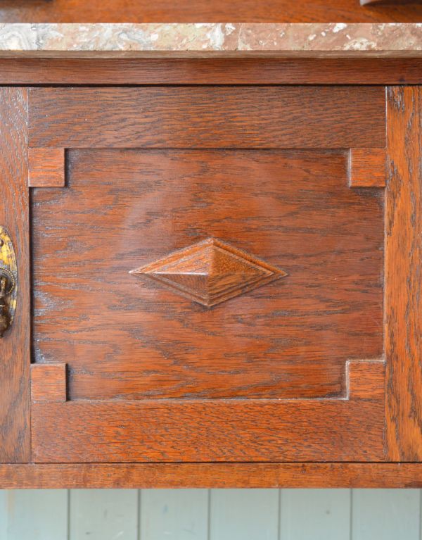 アンティークのキャビネット　アンティーク家具　アンティークの大人っぽい英国家具、ブルータイル入りのウォッシュハンドスタンド。扉にはダイヤの装飾。(q-478-f)