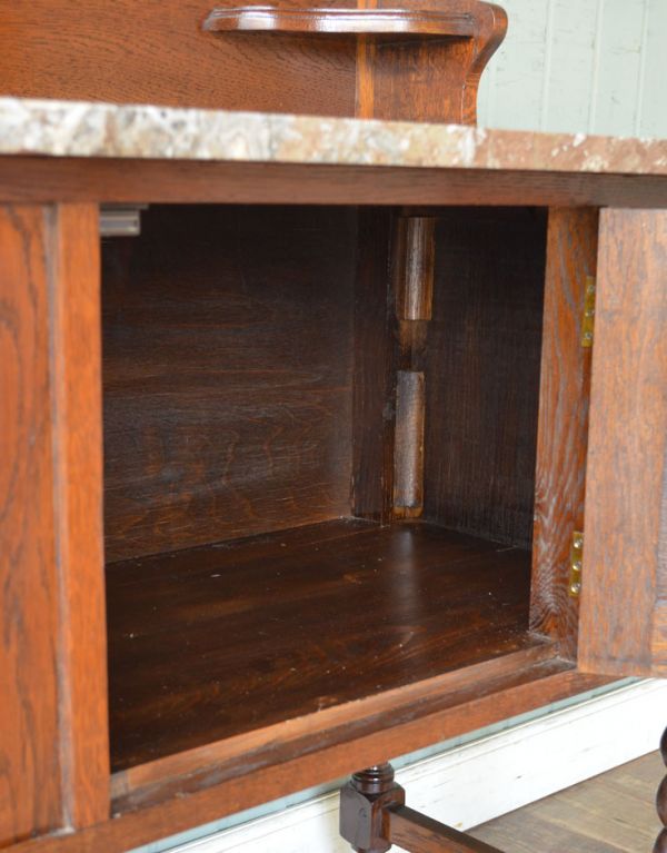 アンティークのキャビネット　アンティーク家具　アンティークの大人っぽい英国家具、ブルータイル入りのウォッシュハンドスタンド。扉の中は広い収納になっています。(q-478-f)