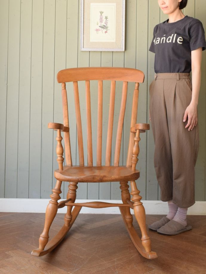英国アンティークのロッキングチェア