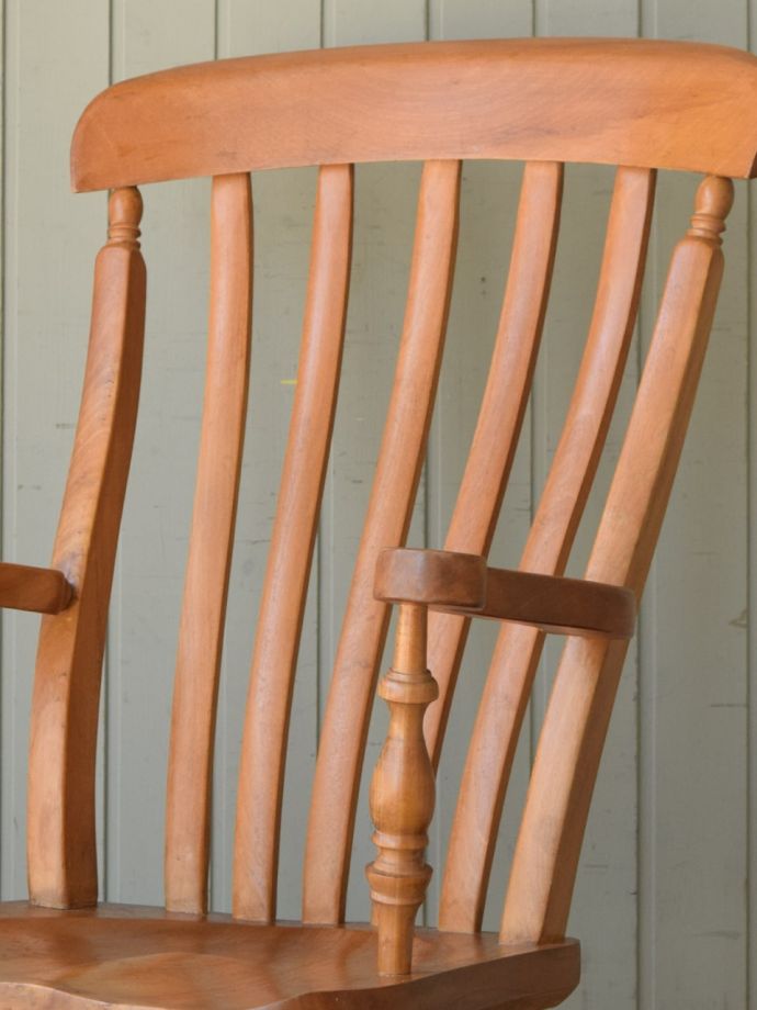 アンティークチェアの背もたれ