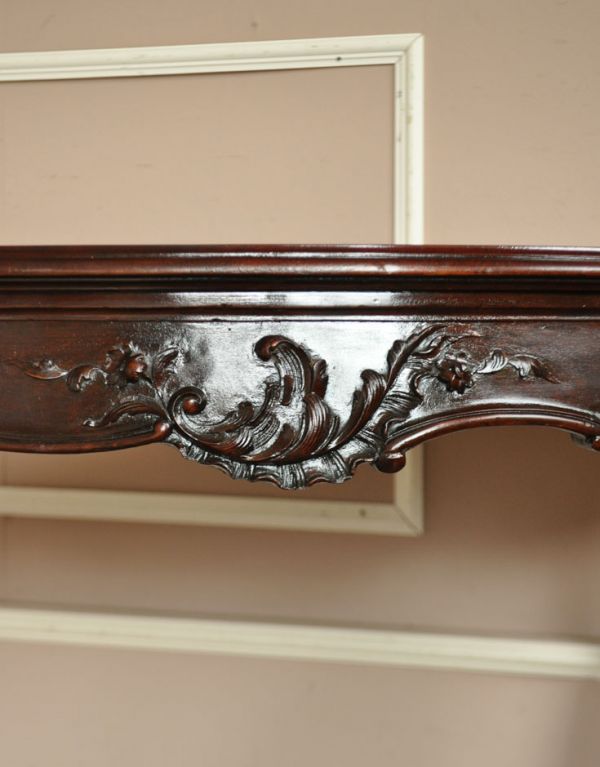 ロイドテーブル　アンティーク家具　アンティークの英国家具、彫がたっぷりのオケージョナルテーブル 。ゴージャスな彫がたっぷりです！。(q-481-f)