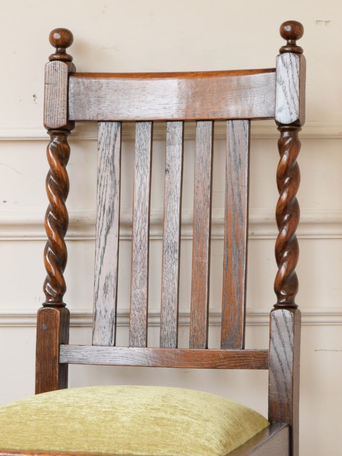 アンティークらしい美しい椅子