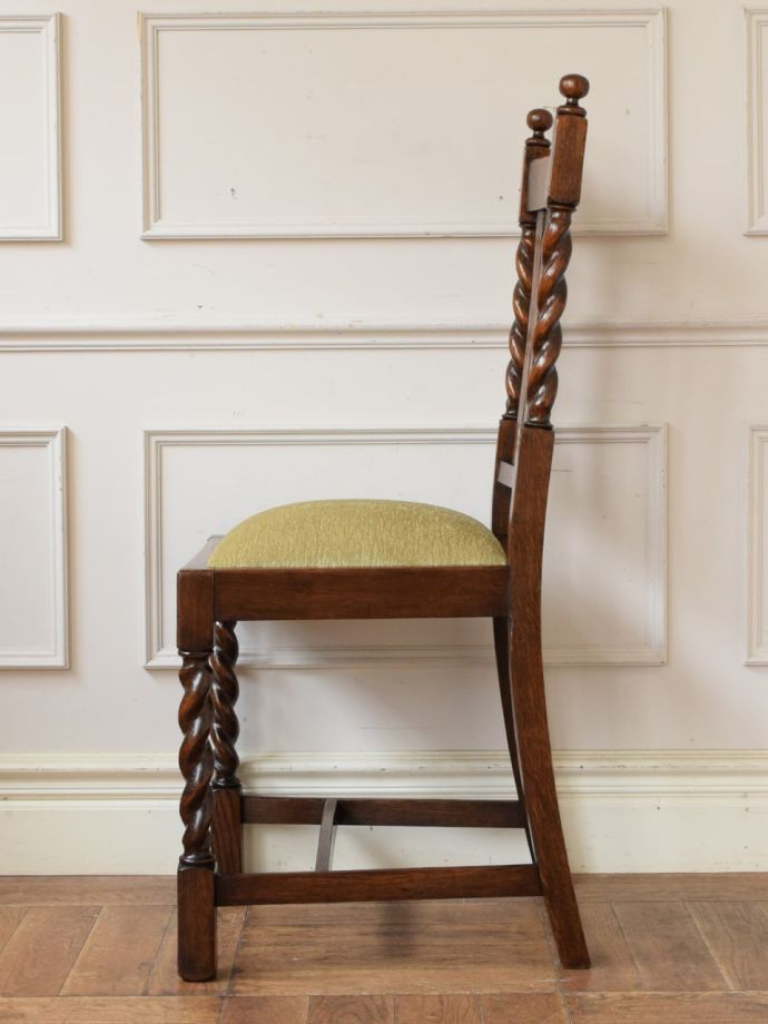 アンティークの椅子の側面