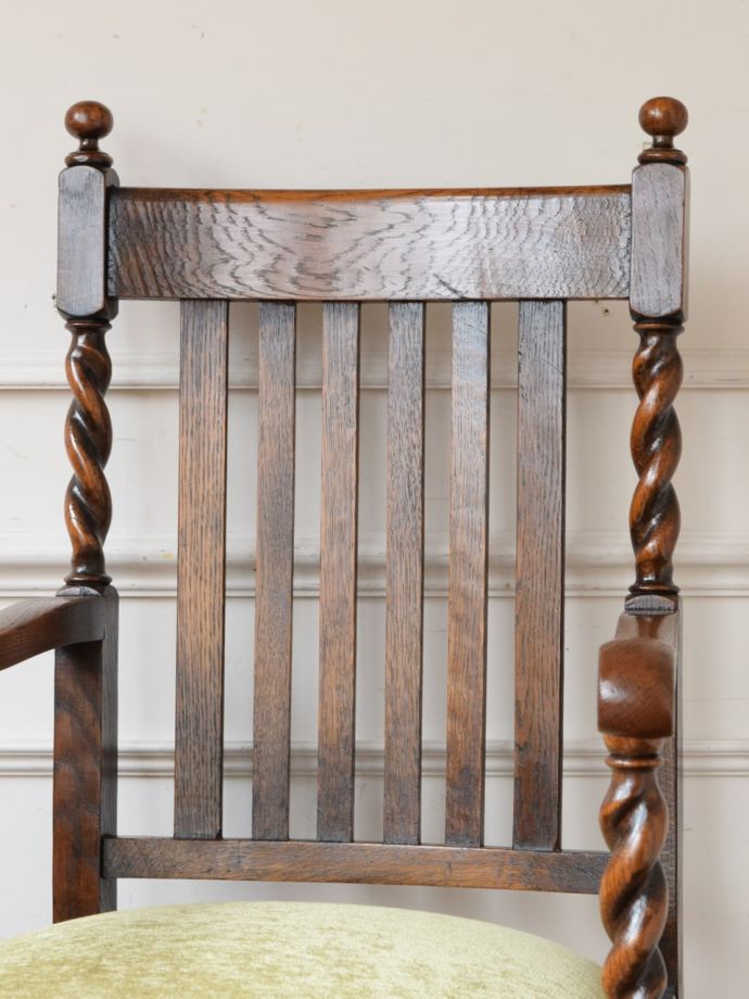 アンティークらしい美しい椅子