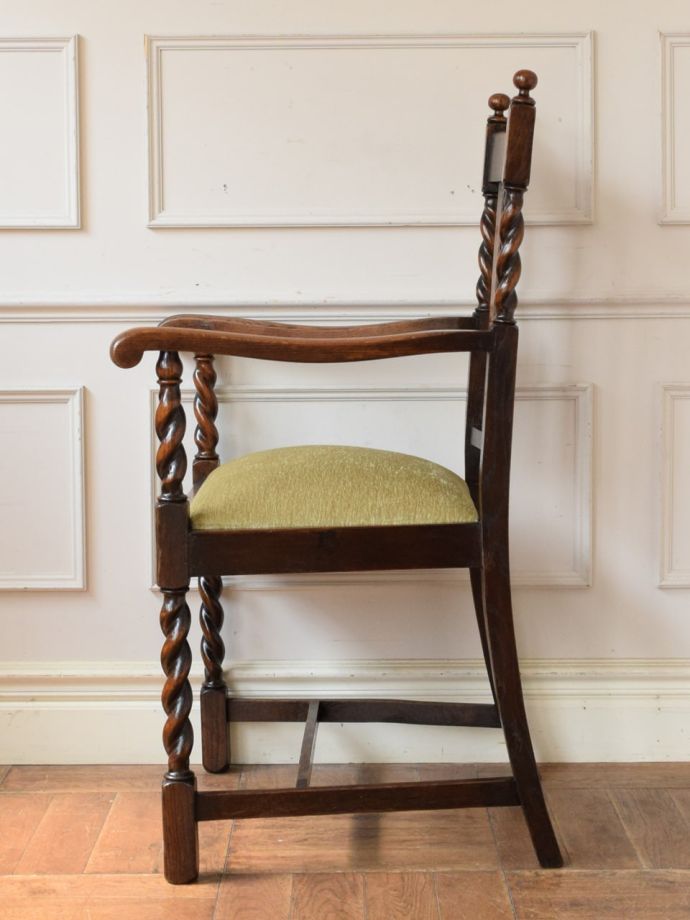 アンティークの椅子の側面