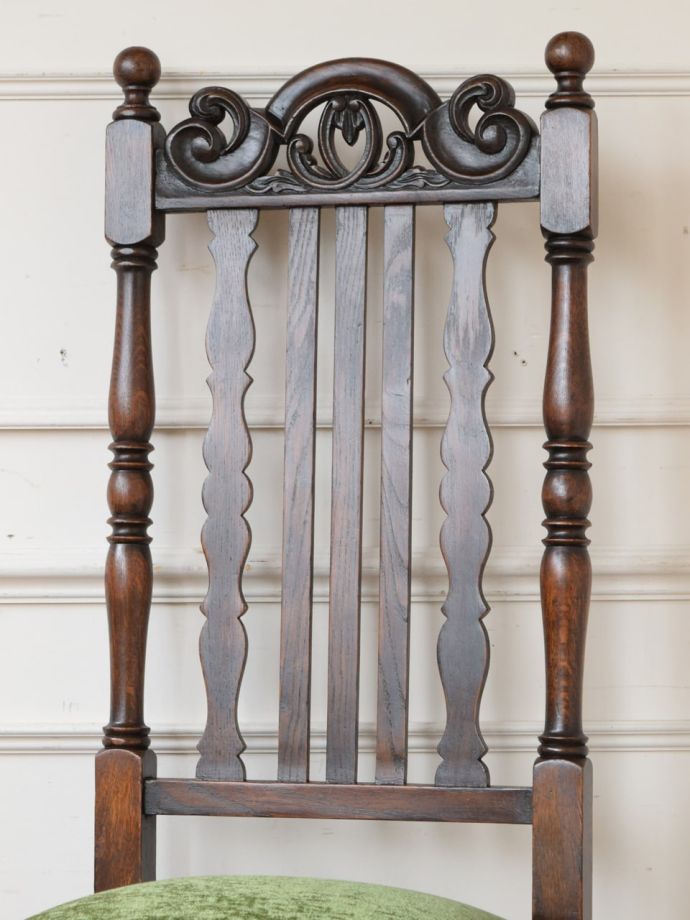 アンティークらしい美しい椅子