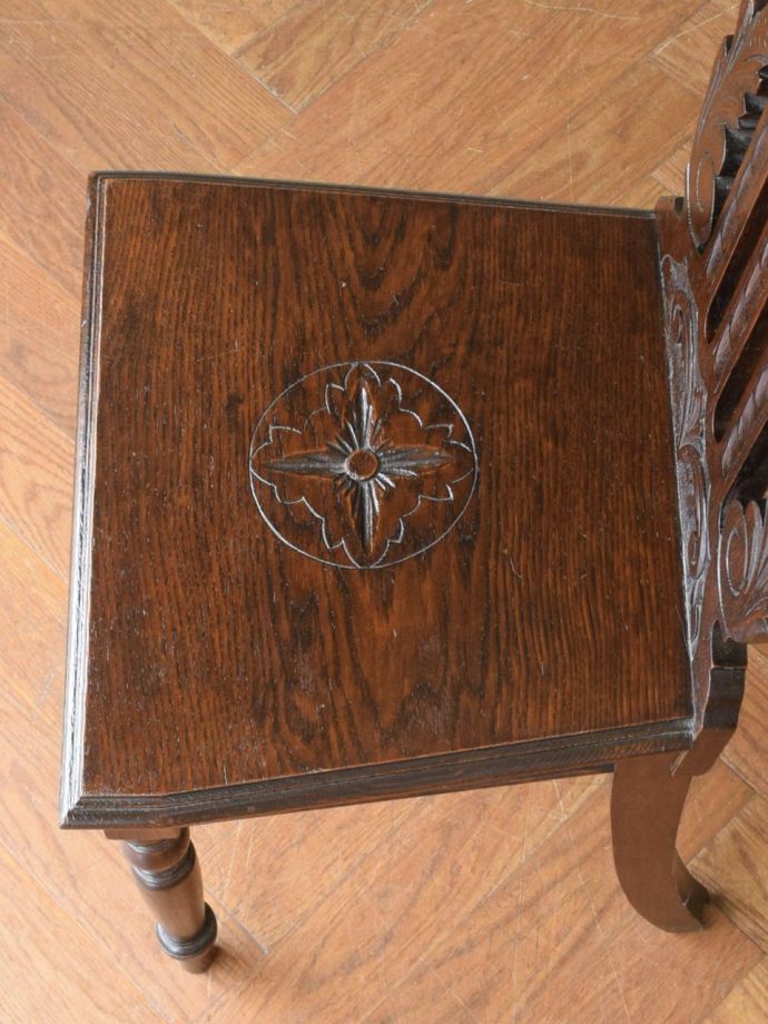 アンティークの椅子の座面