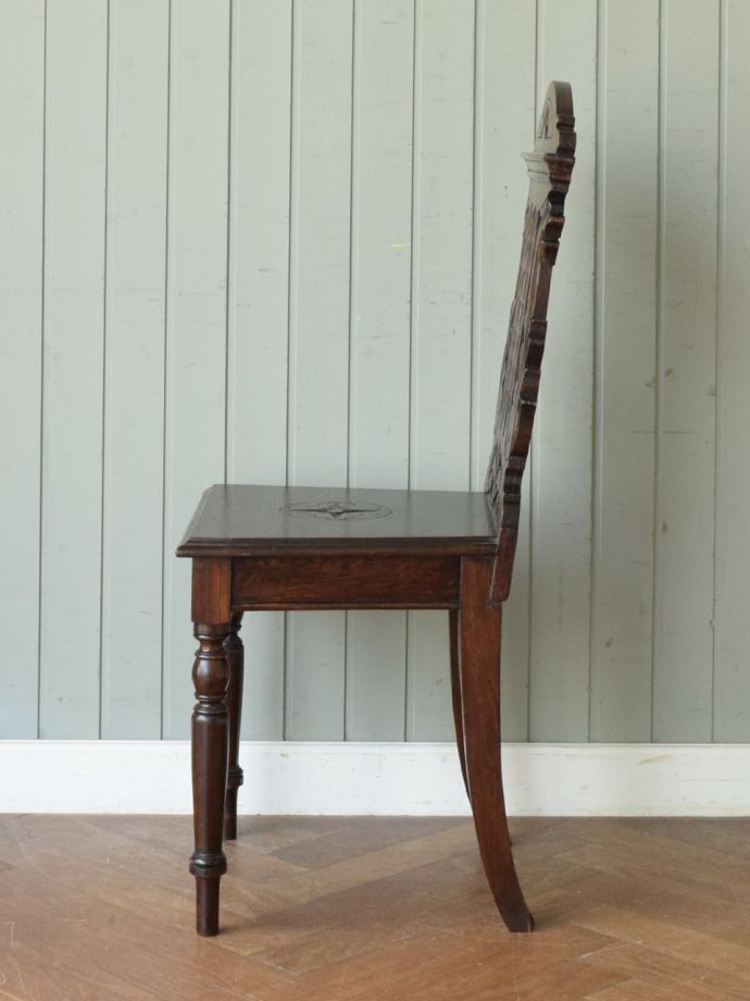 アンティークの椅子の側面