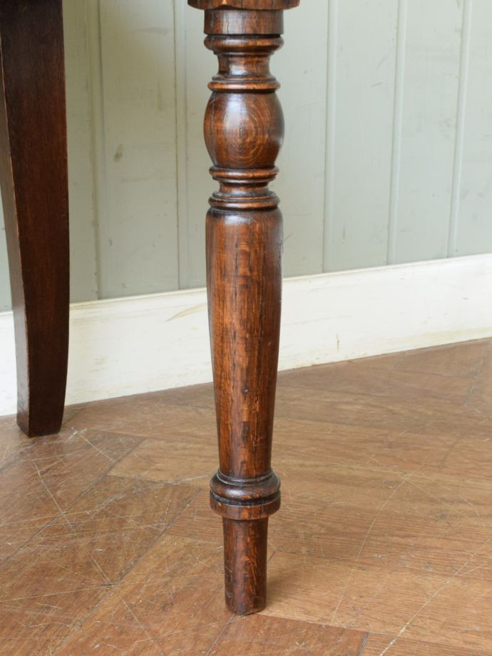 アンティークチェアの脚