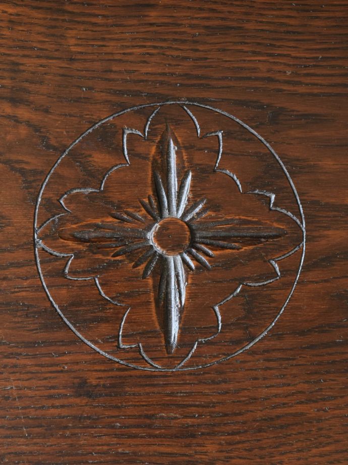 アンティークチェアの装飾