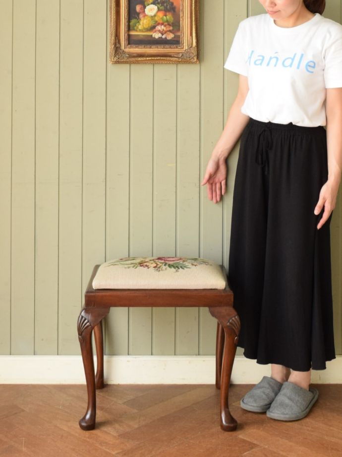 アンティークのピアノスツール